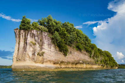 Supirak Island really looks like a ship