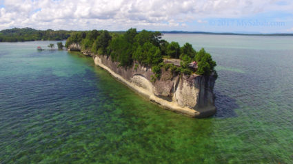 During low tide, you can walk to Supirak Island from mainland