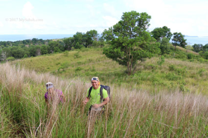 Climbing Mondou Hill (Bukit Mondou) in Pitas