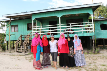 Group photo with the shy and friendly village girls