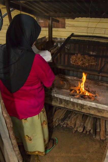 Making Smoked Shrimps (Udang Salai)