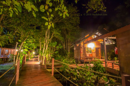 Nature Lodge Kinabatangan at night