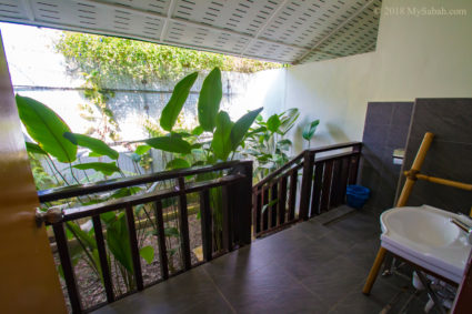 The open bathroom of Nature Lodge Sepilok