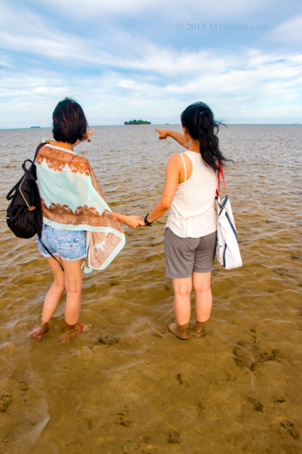 girls pointing at Racket Island