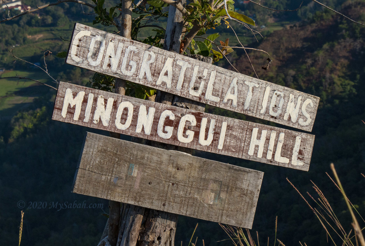 Signage that reads Congratulations, Minonggui Hill