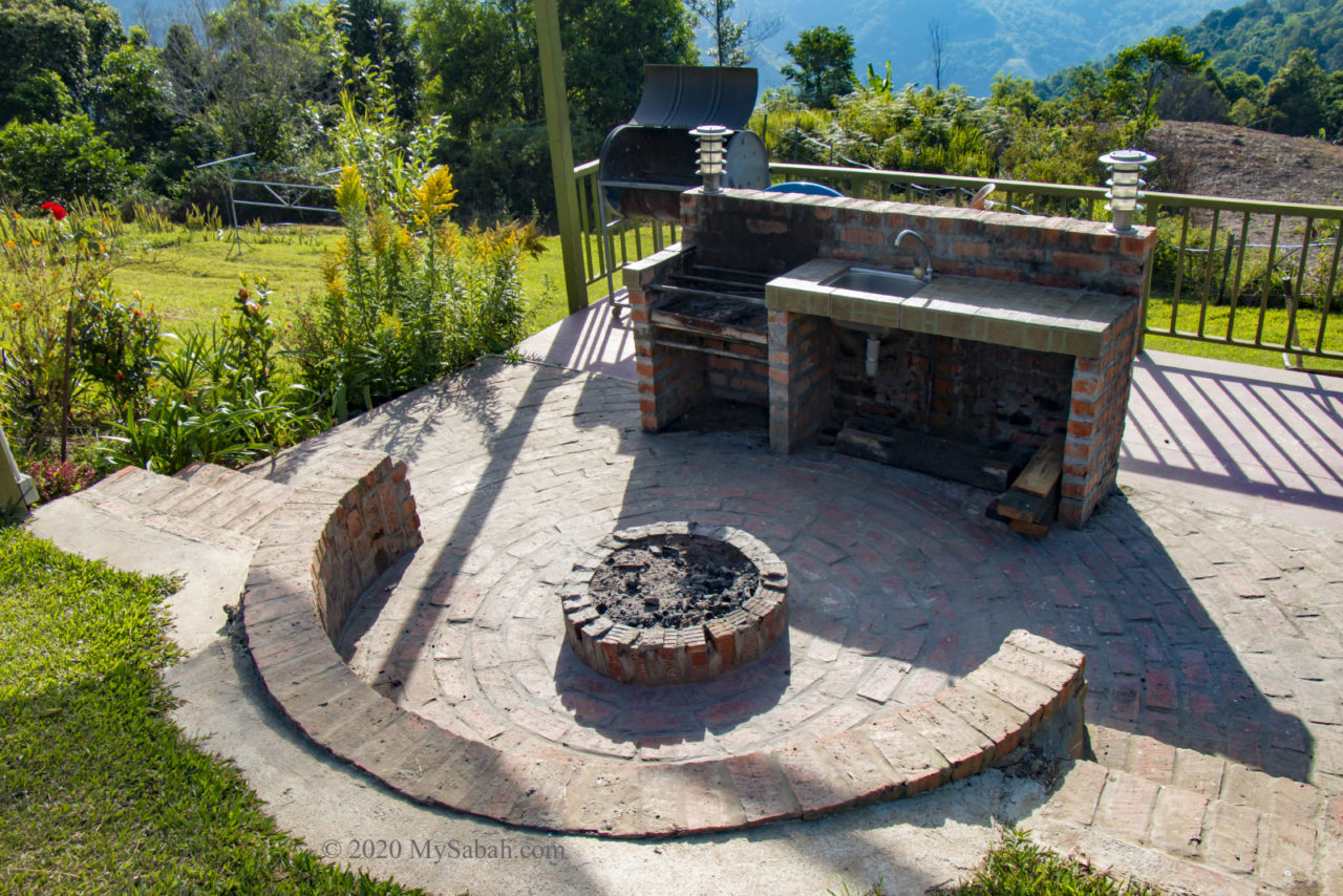 BBQ pit in Hounon Ridge