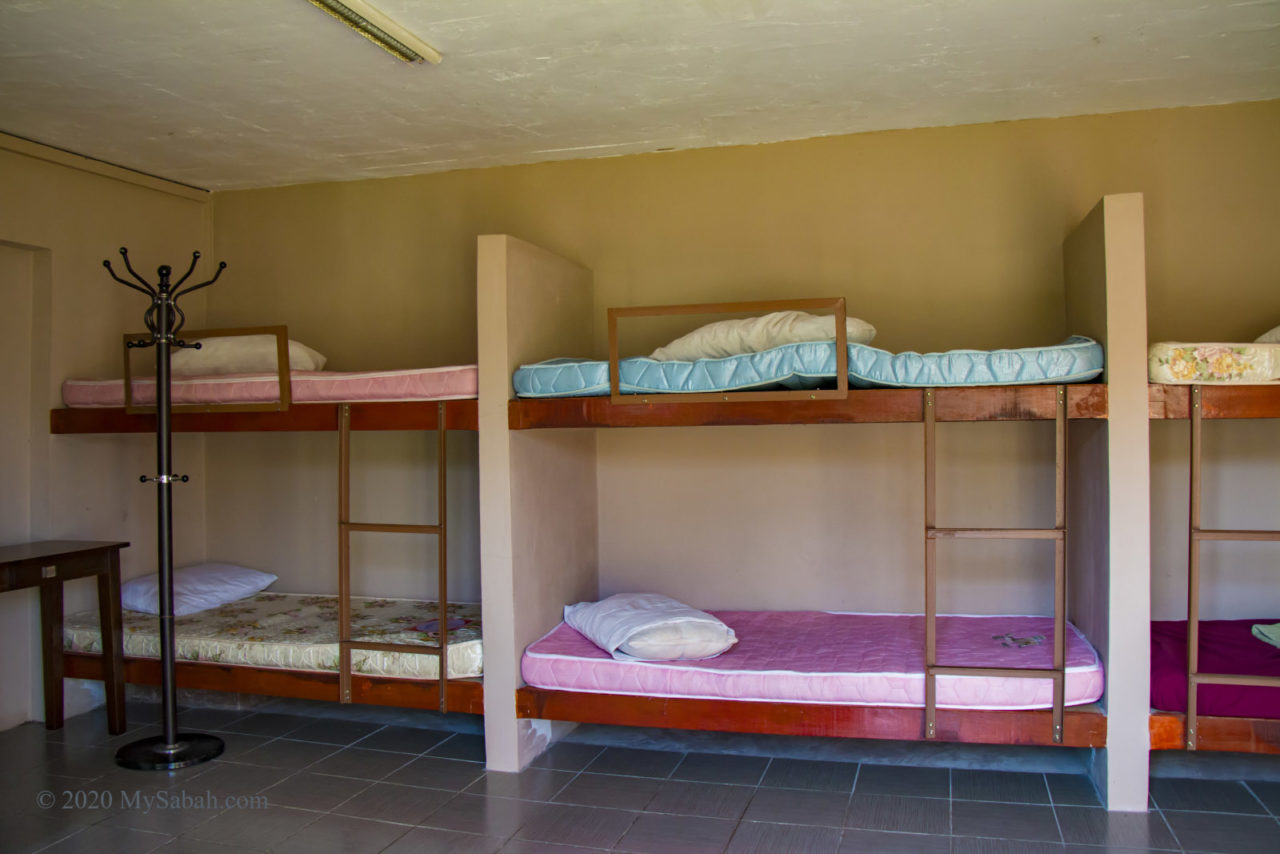 Bunk bed dormitory of Hounon Ridge