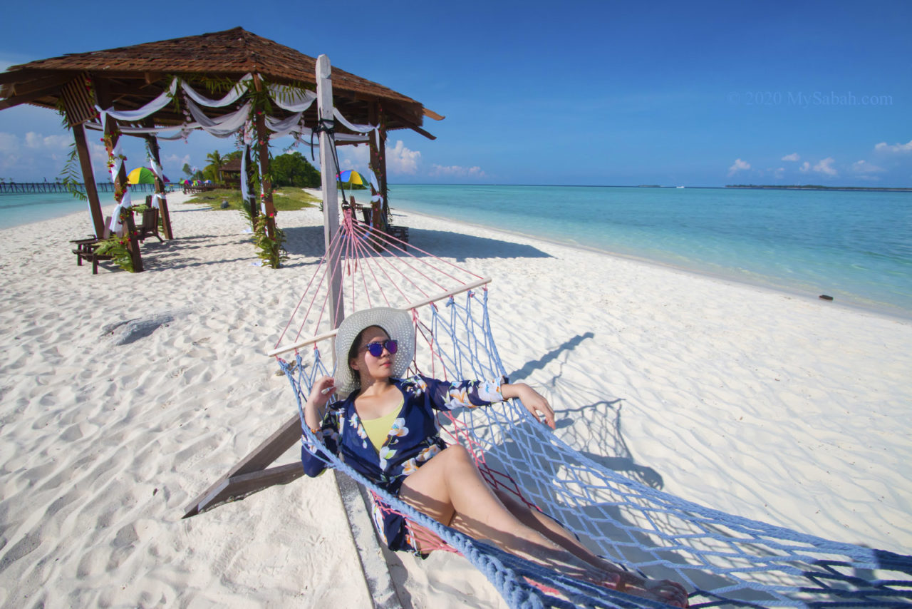 Laying on the hammock of Pulau Timba-Timba