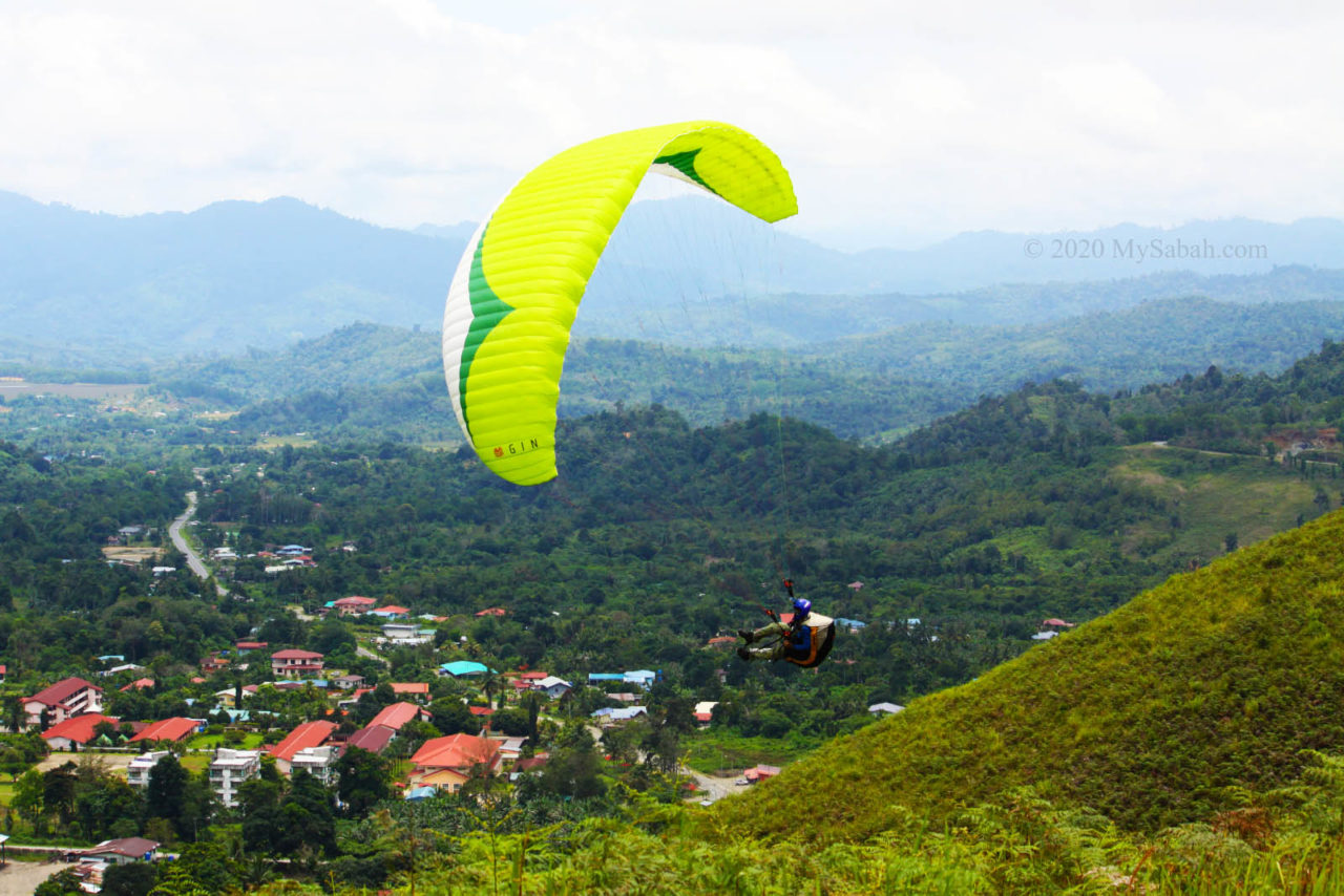 Paragliding in Lohan near Ranau town