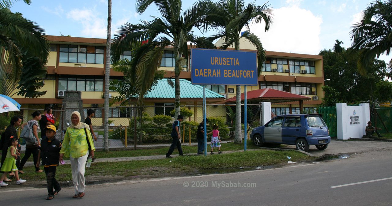 Beaufort District Secretariat building (Bangunan Urusetia Daerah Beaufort)