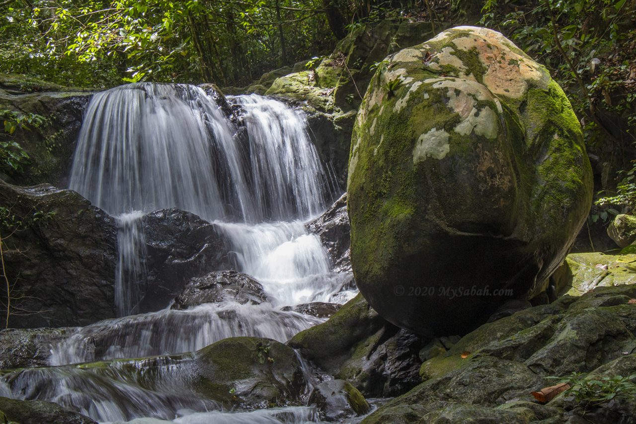 Gotokon Waterfall