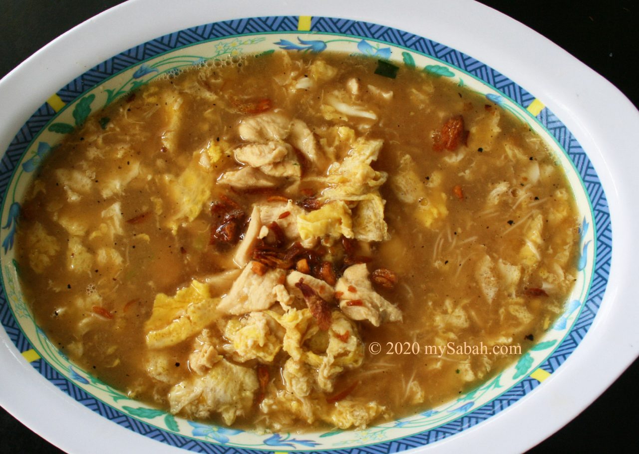 Lihing noodle soup (黄酒面线) of Sabah