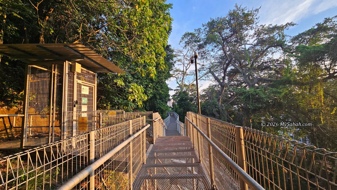 Midway exit along the trail.