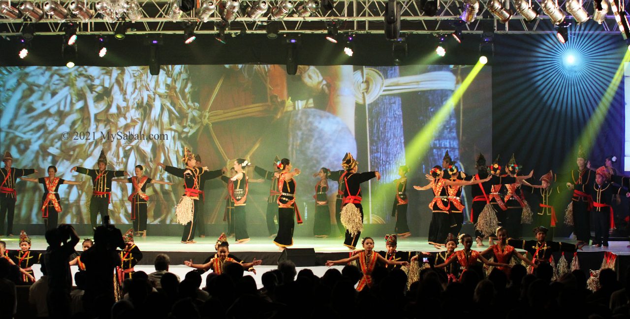 Sumazau dance on the stage during a cultural show