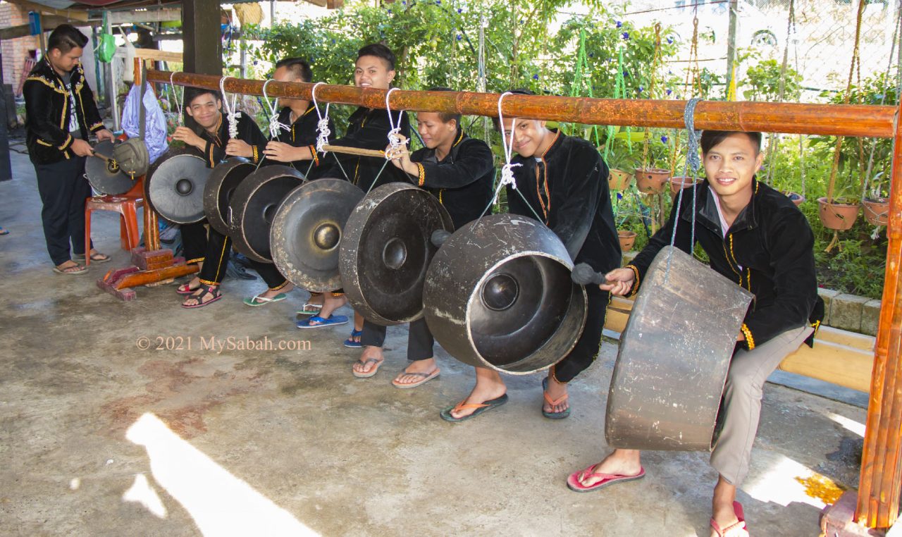Sompogogungan (musical ensemble) of Tambunan for Sumazau