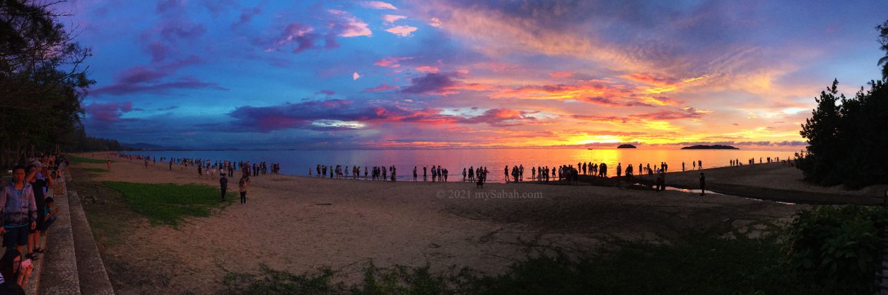 Hundreds of locals and tourists gathered at Tanjung Aru Beach for the sunset