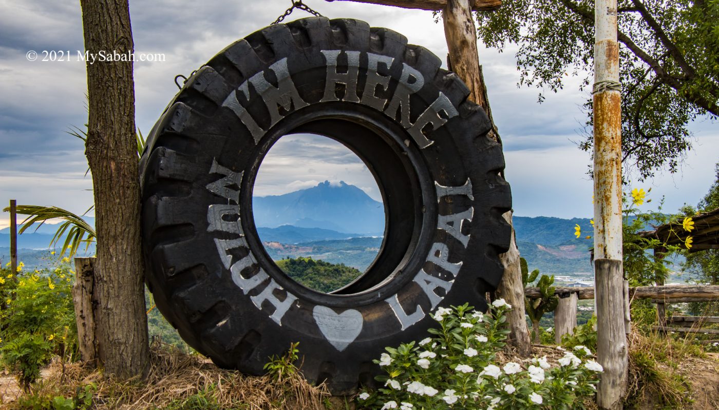 Tyre landmark of Nuluh Lapai with Mount Kinabalu