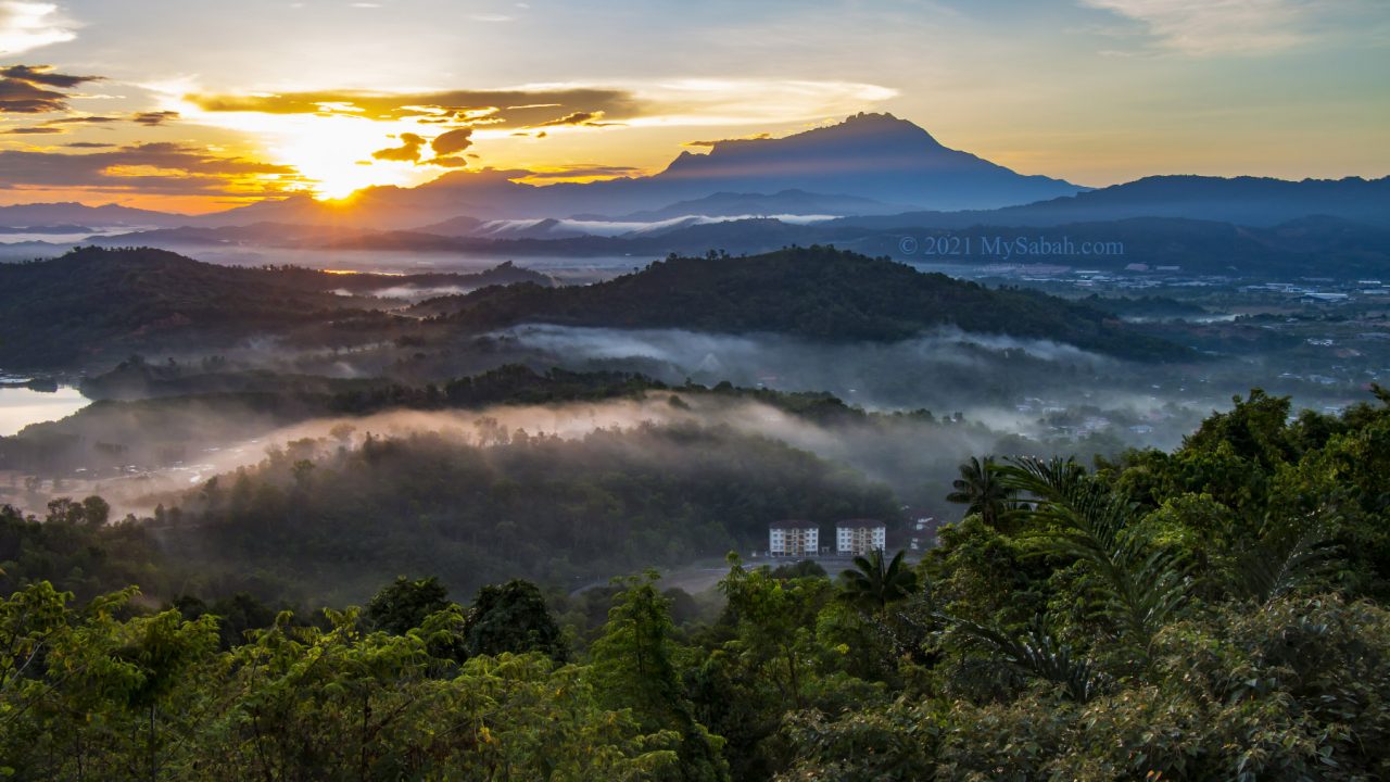 Watching sunrise over Mount Kinabalu from Nuluh Lapai