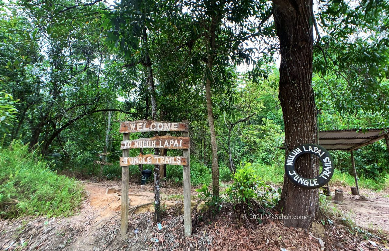 Starting point of the hiking trail to Nuluh Lapai