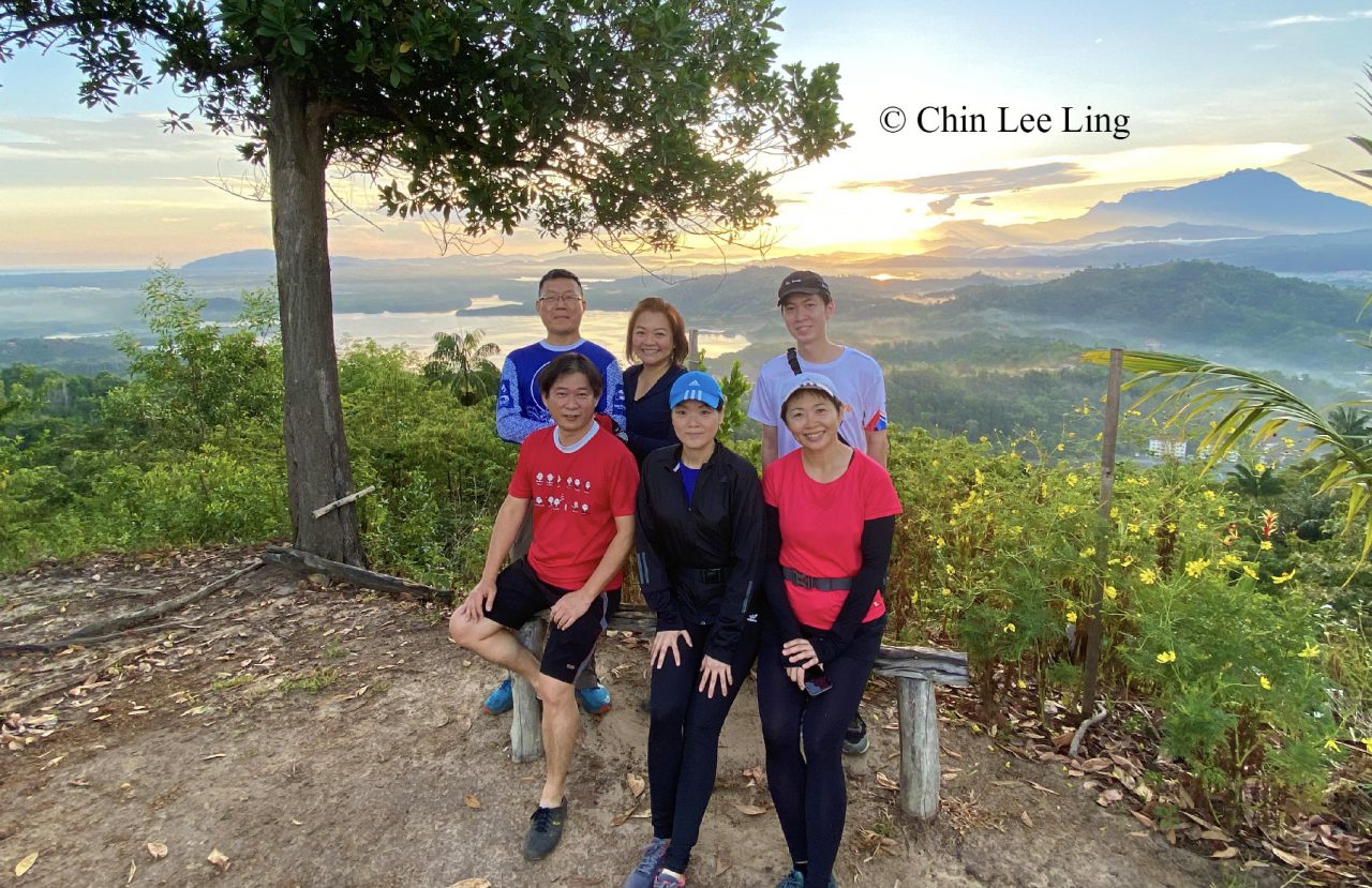 Group photo of hikers on Nuluh Lapai