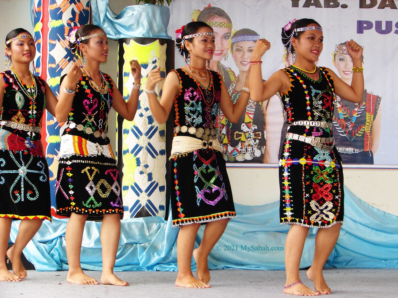 Anggalang dancers with beautiful Murut costumes