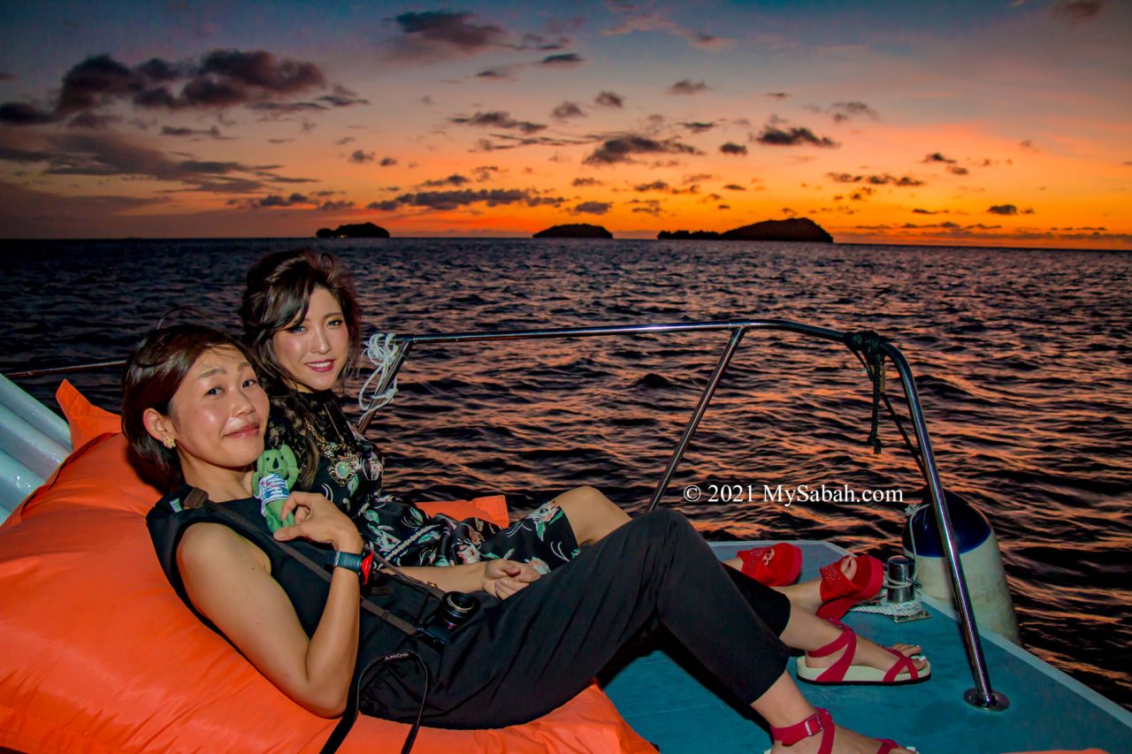 Sunset cruise around the islands of Tunku Abdul Rahman Park