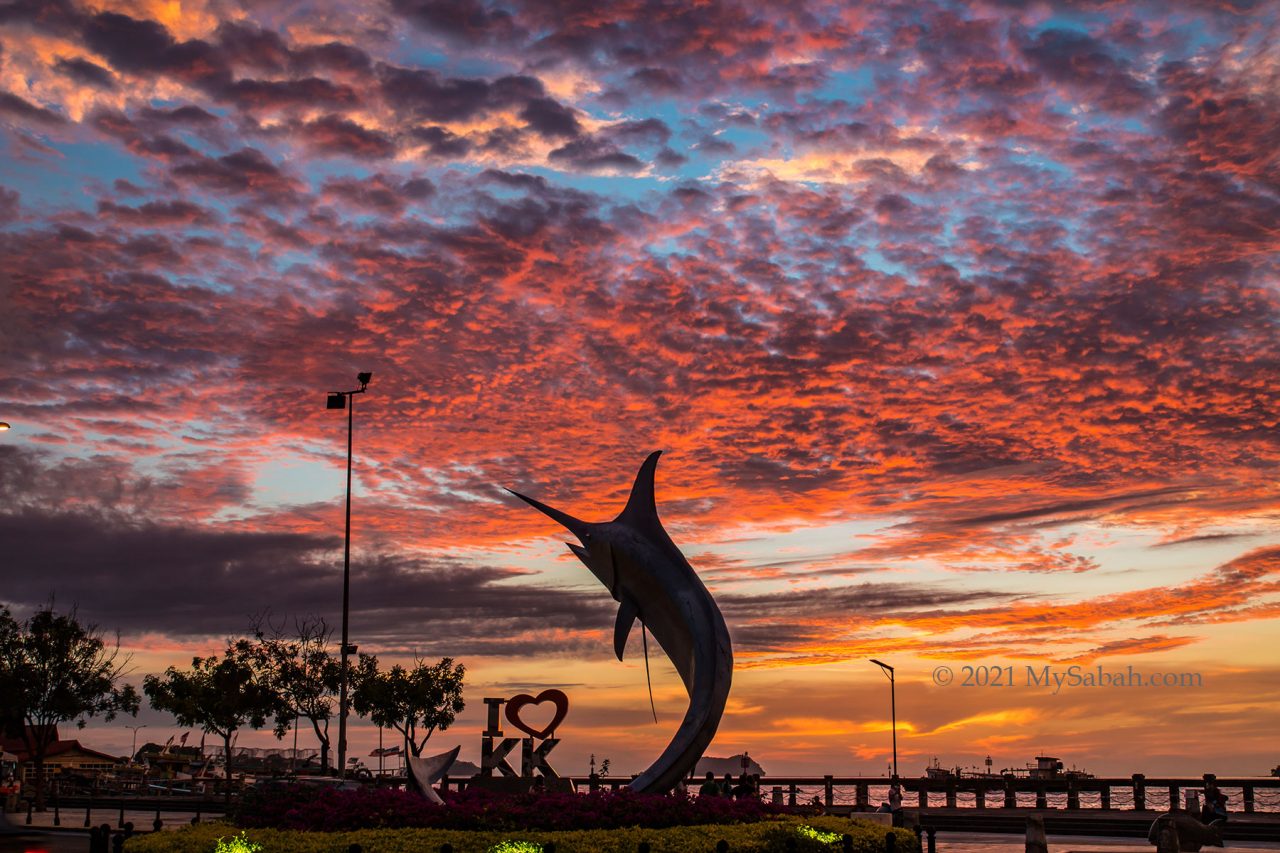 Sunset of Kota Kinabalu city at Marlin statue (Todak) with Cirrocumulus clouds
