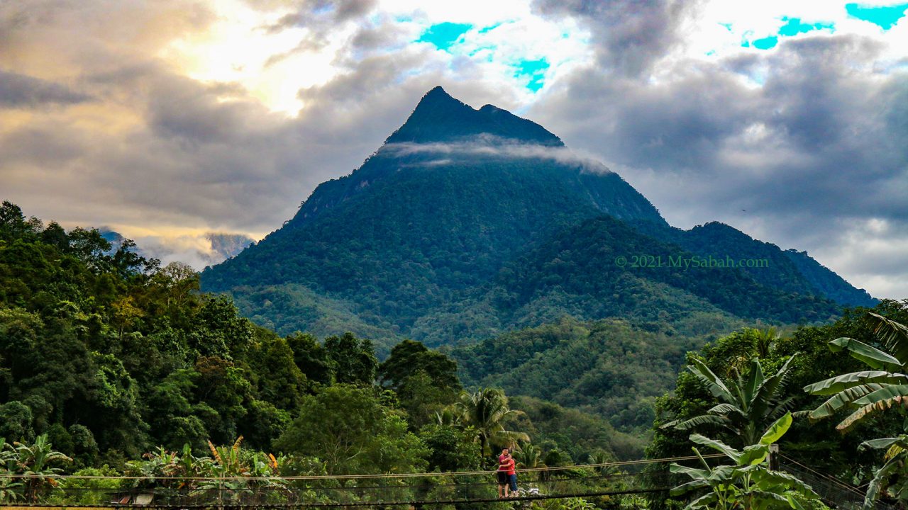 Mount Nungkok (Gunung Nungkok) is also known as Anak Kinabalu (Child of Kinabalu)
