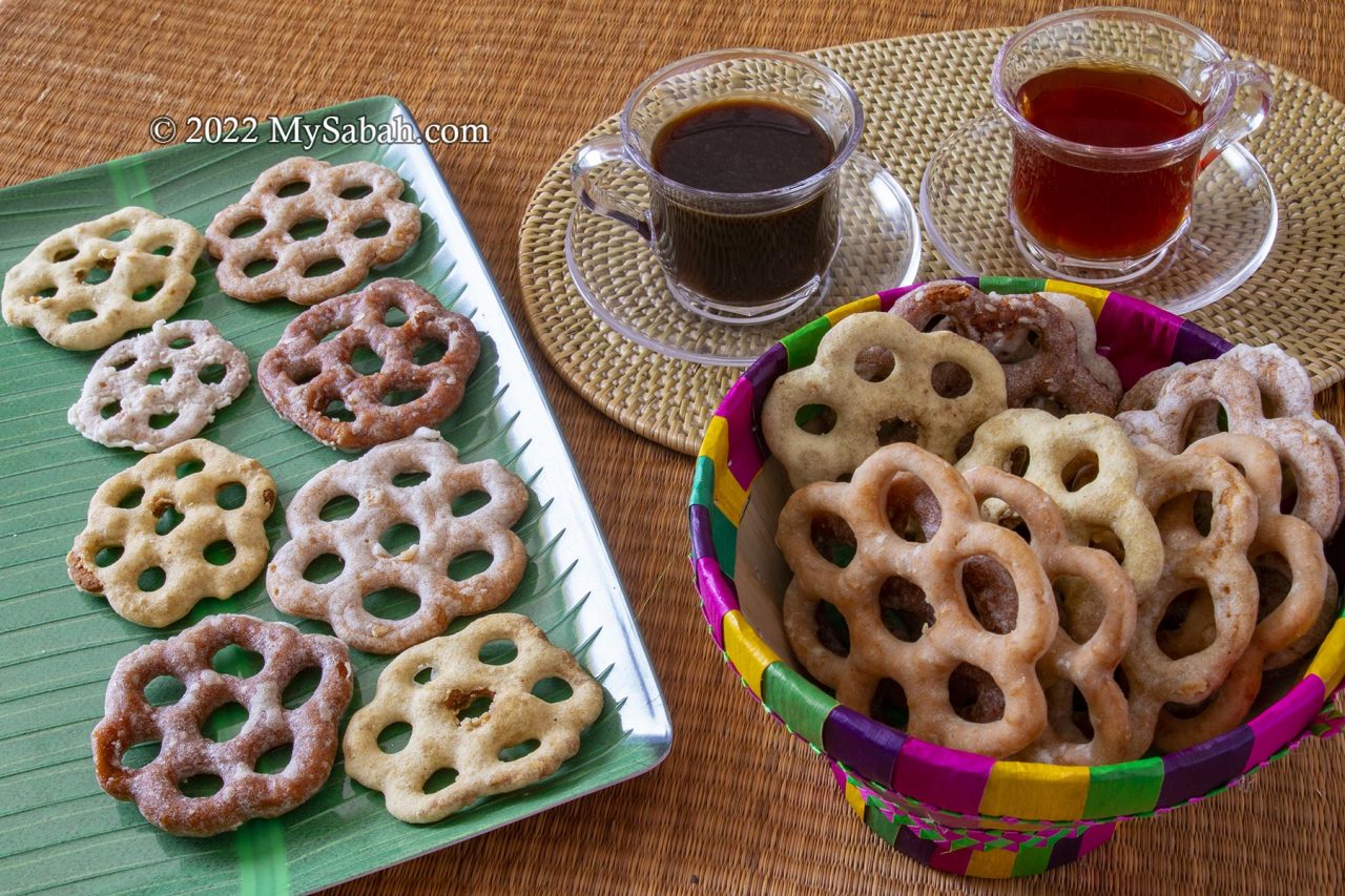 Kuih Cincin (Ring Cookie / Biscuit)