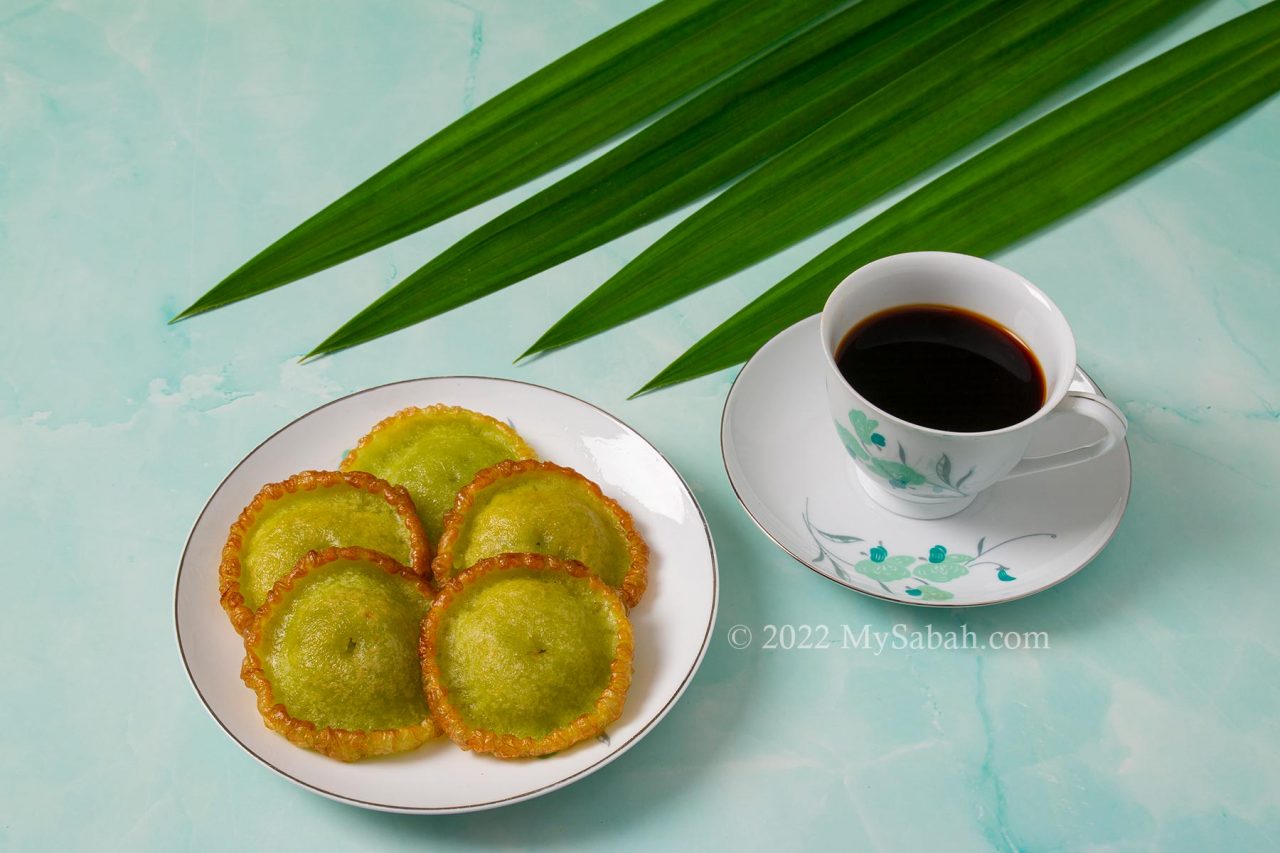 Pandan-flavored Kuih Pinjaram (Penyaram)