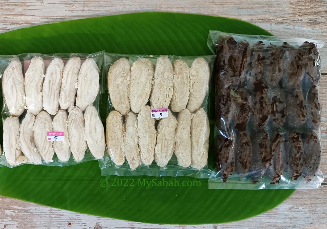 Kuih Lidah / Kuih Tiram packed in clear plastic bags