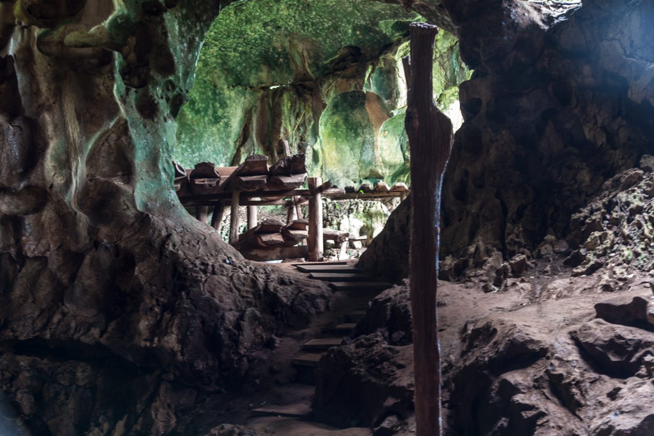 Agop Lintanga, the burial cave for ordinary people.