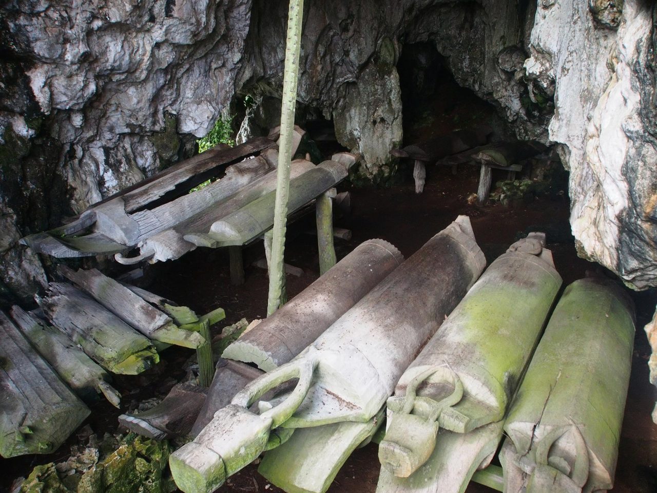 Log Coffin in the Agop Sawat cave of Agop Batu Tulug
