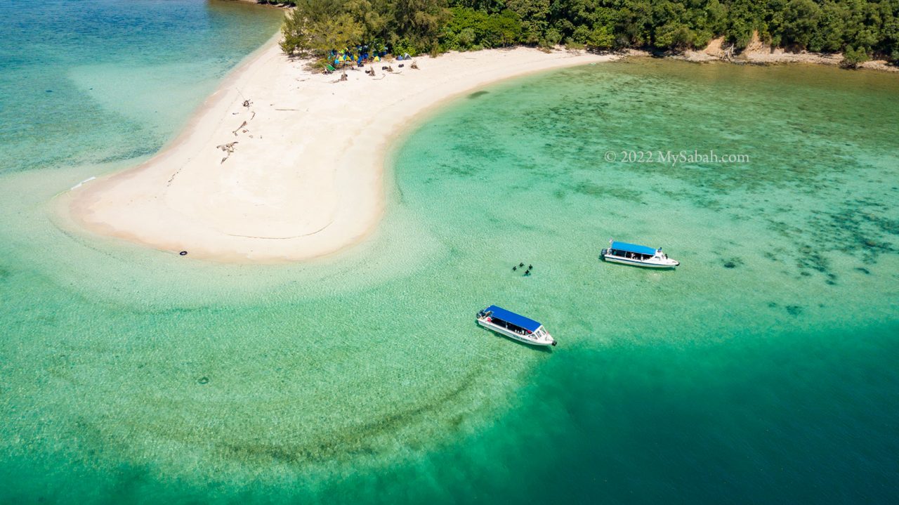 Scuba divers on a training at Sulug Island