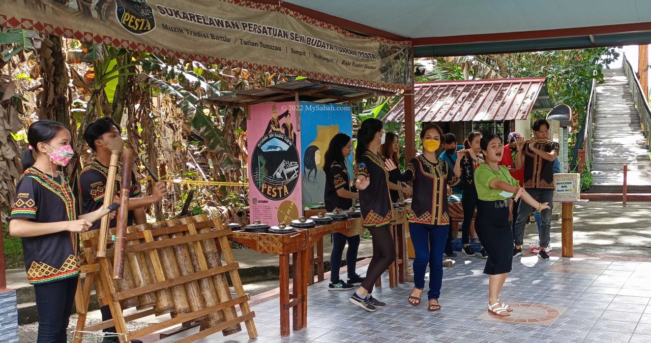 Performance by Persatuan Seni Budaya Tuaran (Tuaran Cultural and Art Association) at the Tamparuli Bridge