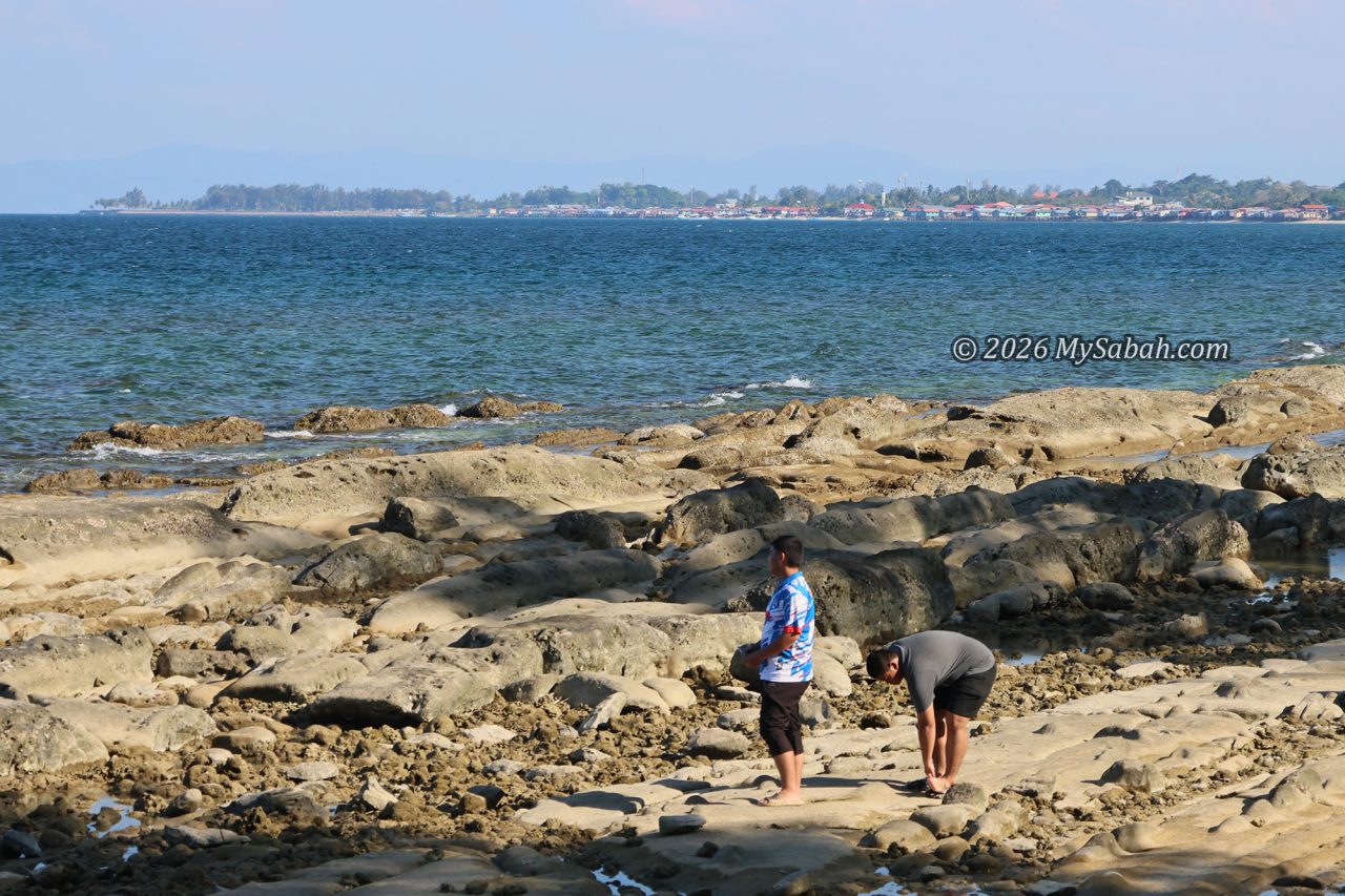 Beachcombing at Bak-Bak Beach
