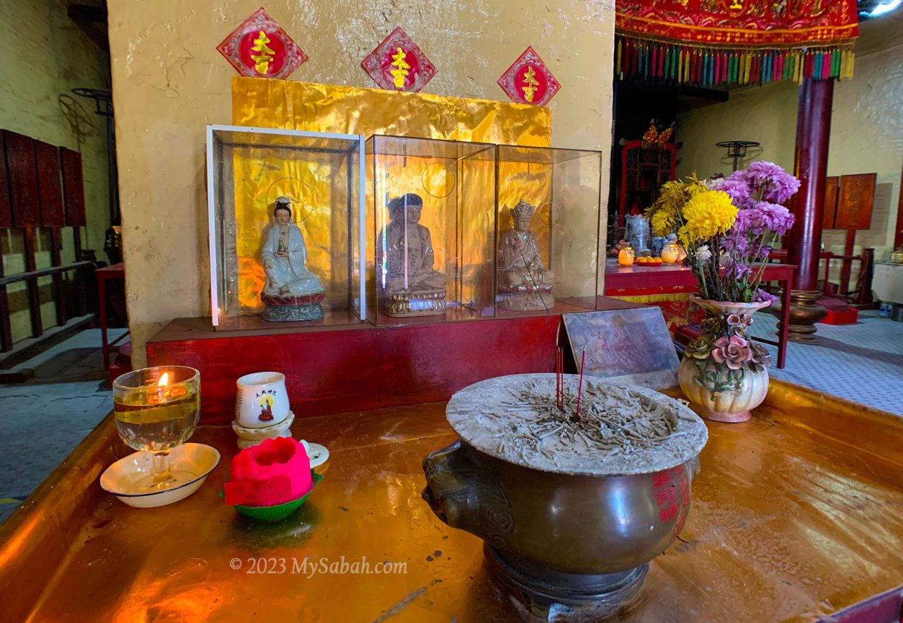 Guanyin (观音), Buddha (佛祖), and the Bodhisattva of the Great Vow (地藏王菩萨)