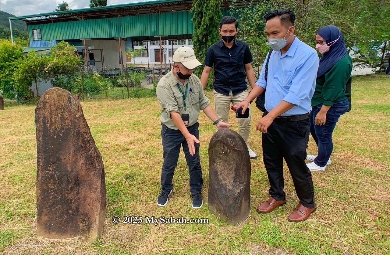 Male and female menhirs