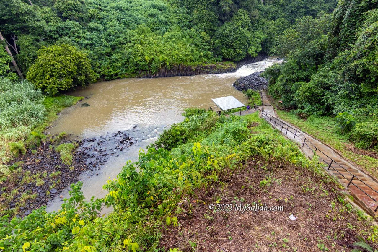 The 100-metre stairway to Batu Bersusun at Balung River