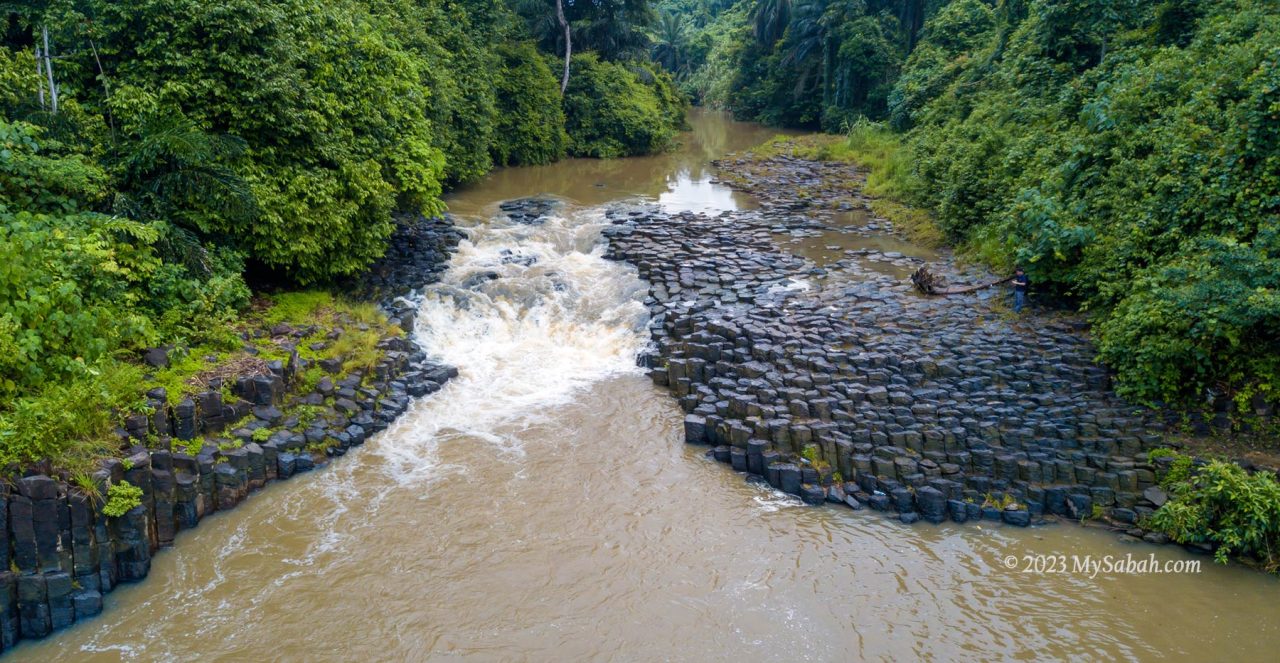 Batu Bersusun (Columnar Basalt) of Kampung Balung Cocos in Tawau. The villagers call it Giram Nek Legek.