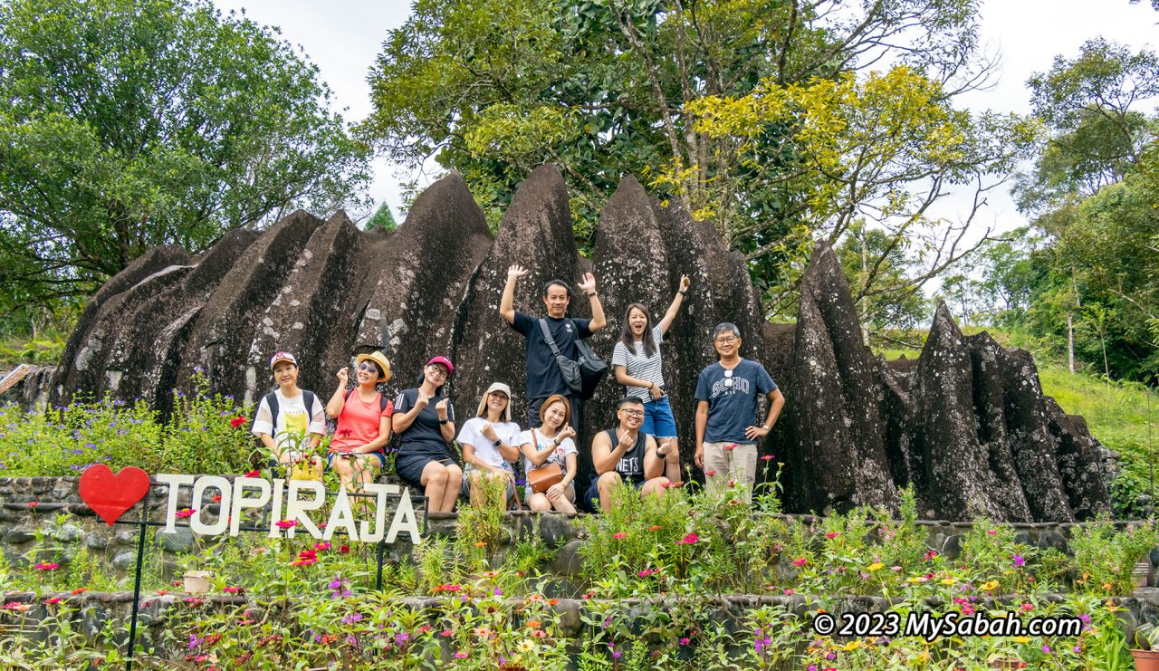 Group photo in front of Topi Raja