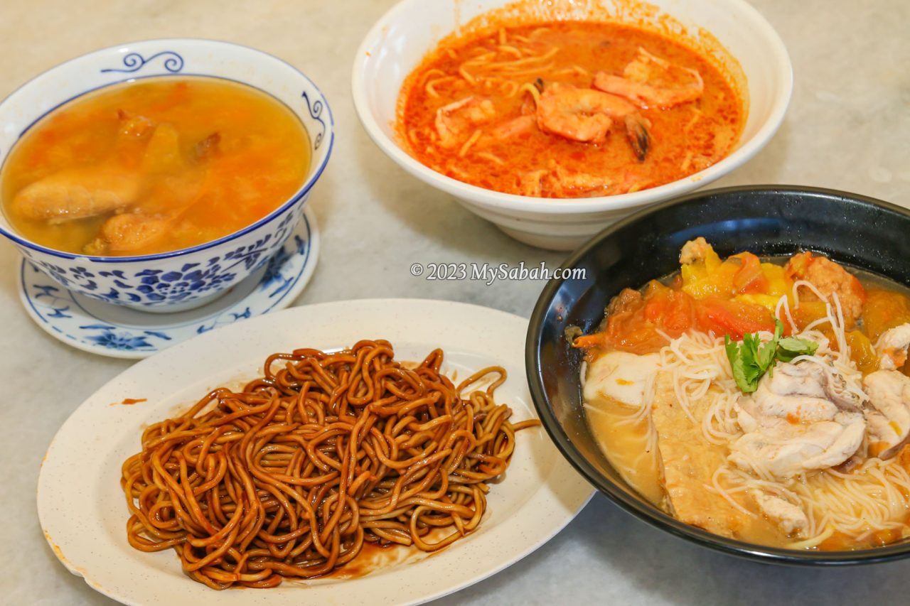 Mixed fish noodles in Tom-yam soup and tomato soup at Kedai Kopi How Kee (好记茶室)