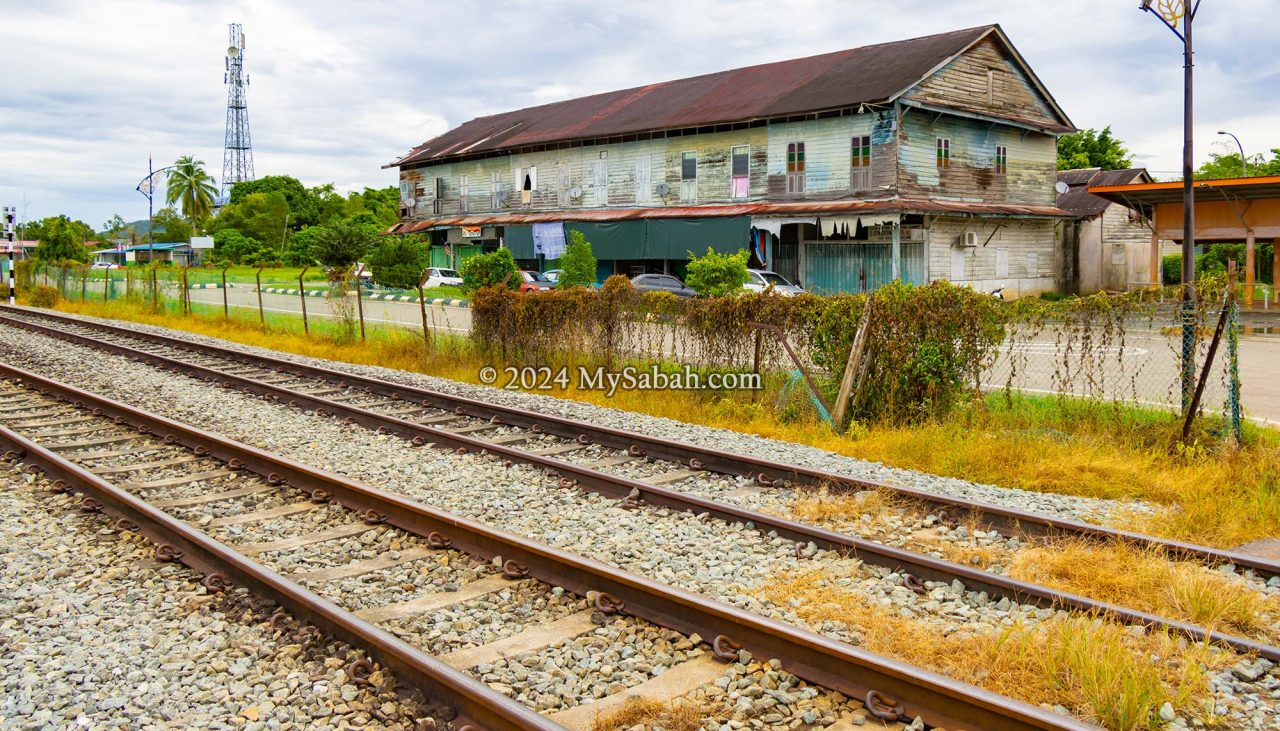 Post-war shophouse of Membakut next to the railway