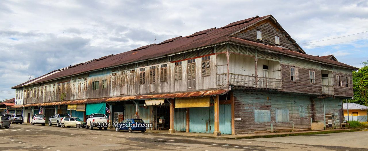 Membakut old township's main buildings consist of pre-WWII shop rows with decorative bargeboards