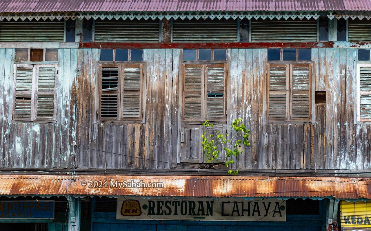 Louvered casement windows of the Pre-WWII shophouse. Transom openings above each window allow more sunlight to enter.