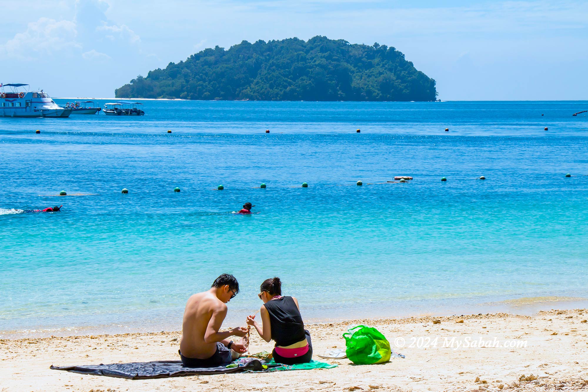 Picnic on Manukan Island