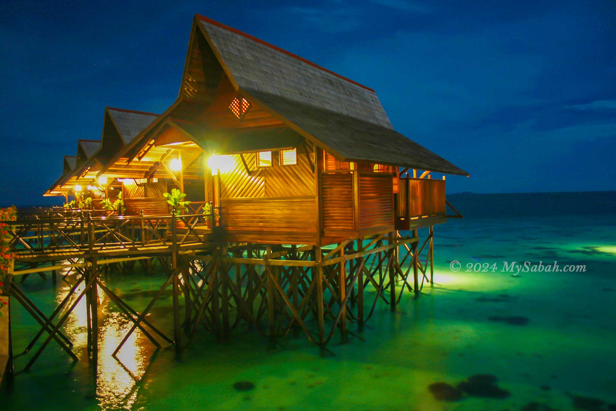 Kapalai Island at night