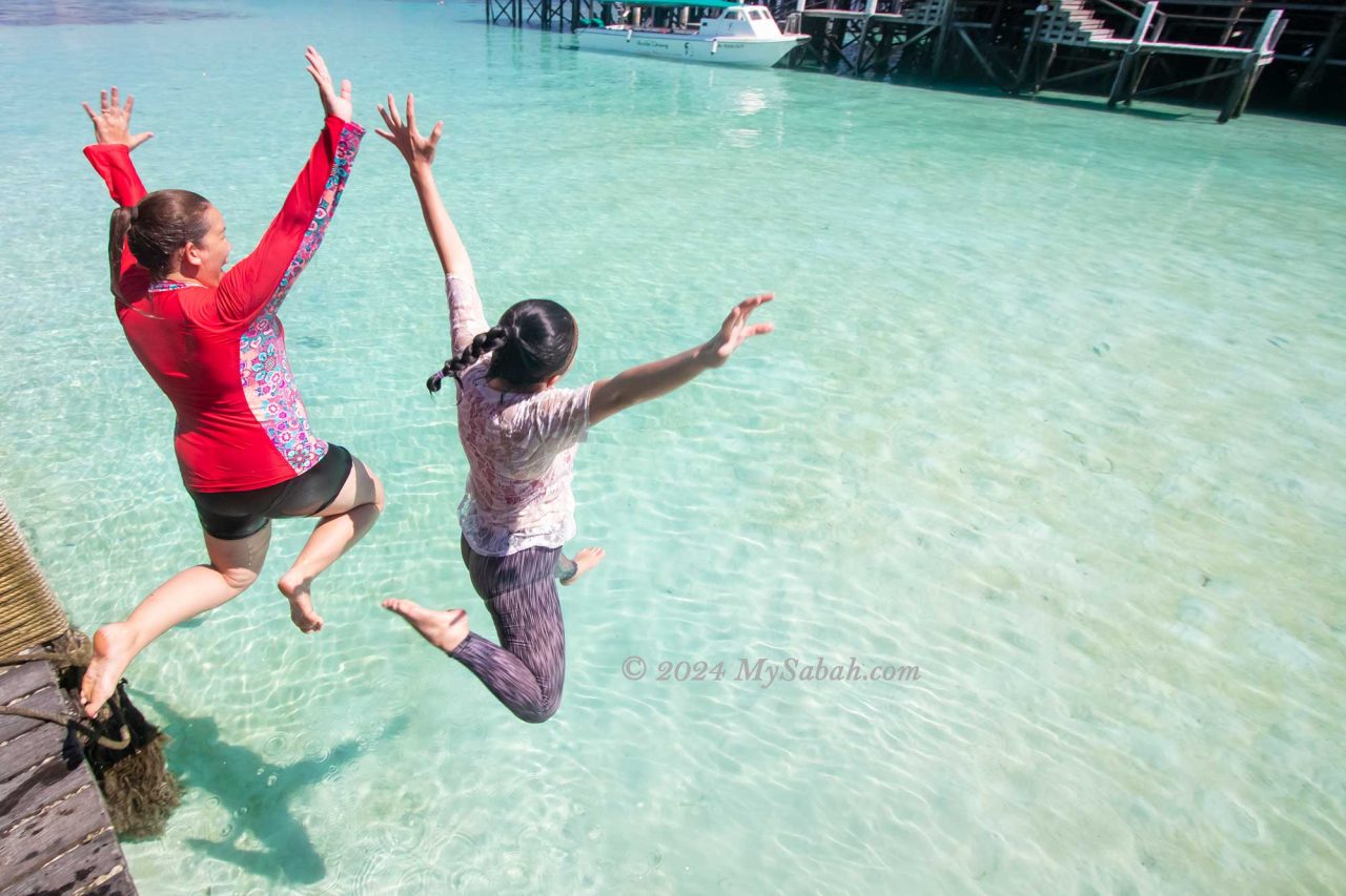 Jumping into the sea of Kapalai Island