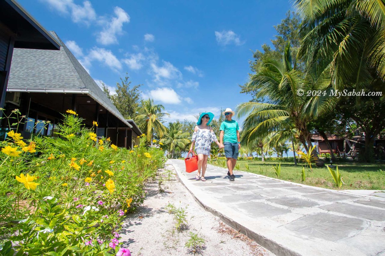 Honeymoon couples at Mataking Island Resort