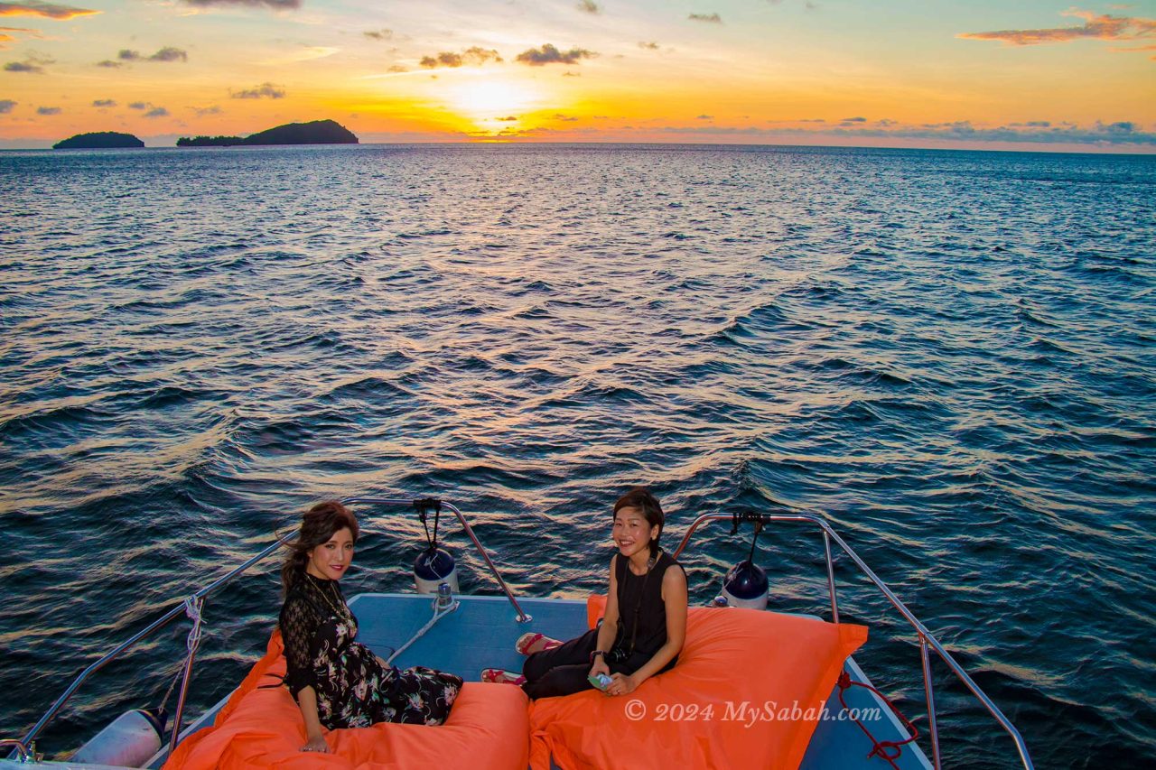 Sunset cruise around Sapi Island